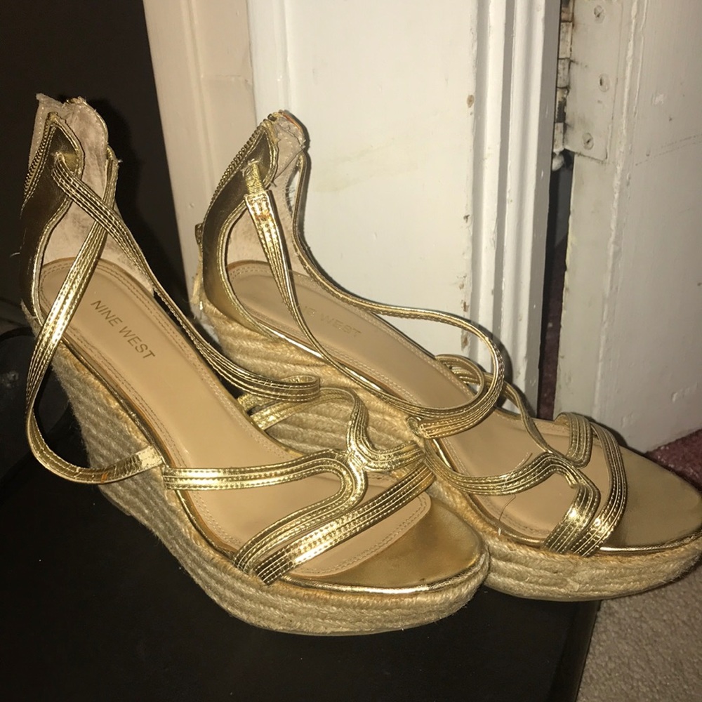 Gold wedges - Picture 1 of 1